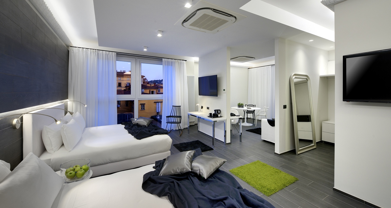 Hotel metropolitan business suite room.jpg